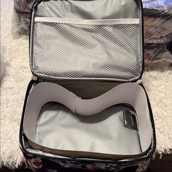 2/$10
Emoji Smiley Face lunch bag NWT - Picture 4 of 7